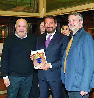 
	Alan Friedman, al centro Tancredi, a destra l&rsquo;assessore Sartoni

