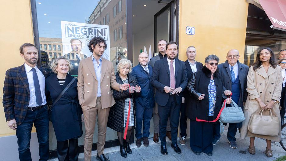 Modena, Negrini inaugura il comitato: visita a sorpresa di Mezzetti 