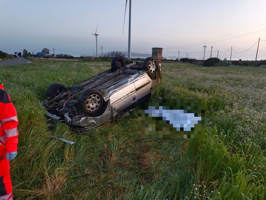 Tragedia all’alba: 24enne esce di strada con l’auto e muore