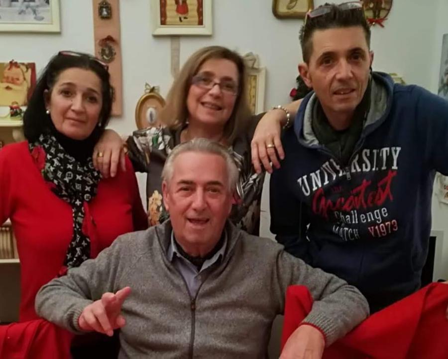 
	Pierluigi Longiave con i figli (Facebook)

