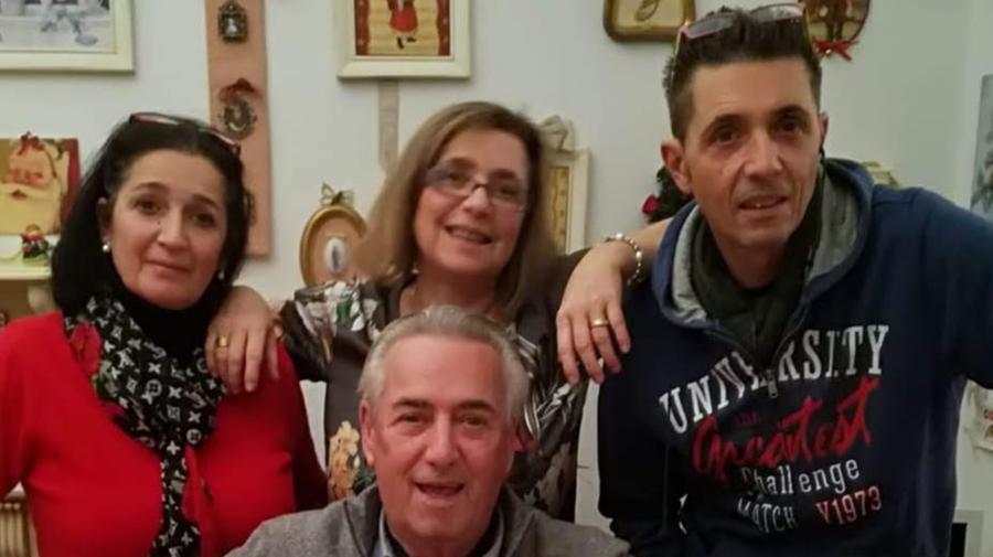 Pierluigi Longiave con i figli (Facebook)