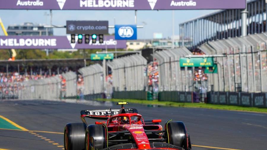 La Ferrari risorge: doppietta da sogno con Sainz e Leclerc