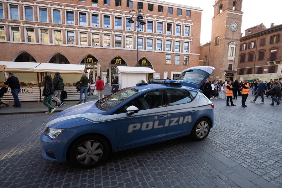Ferrara, è ai domiciliari ma lo trovano che passeggia ubriaco