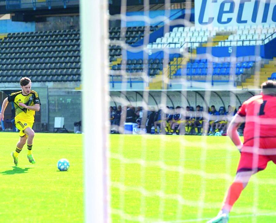
	Il gol di Matteo Tramoni nell&rsquo;allenamento congiunto con la Cuoiopelli (foto Pisa SC)

