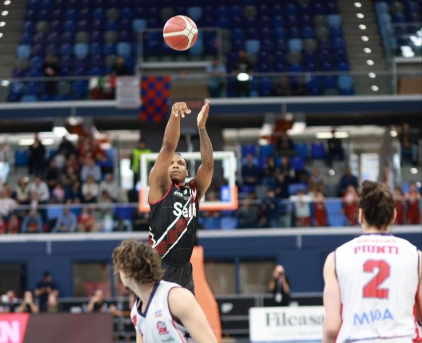 La Sella Cento espugna Milano