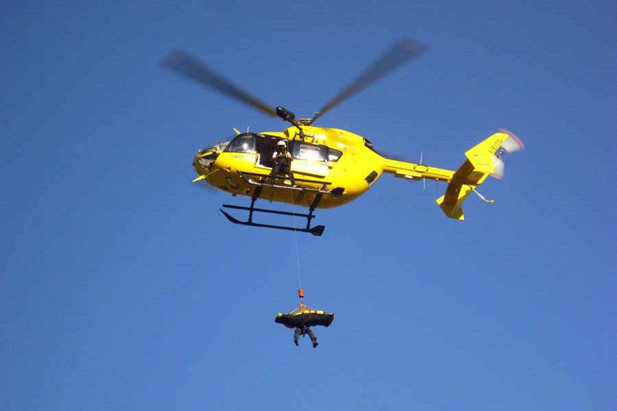 Precipita per cinque metri in ferrata: salvato dal Saer