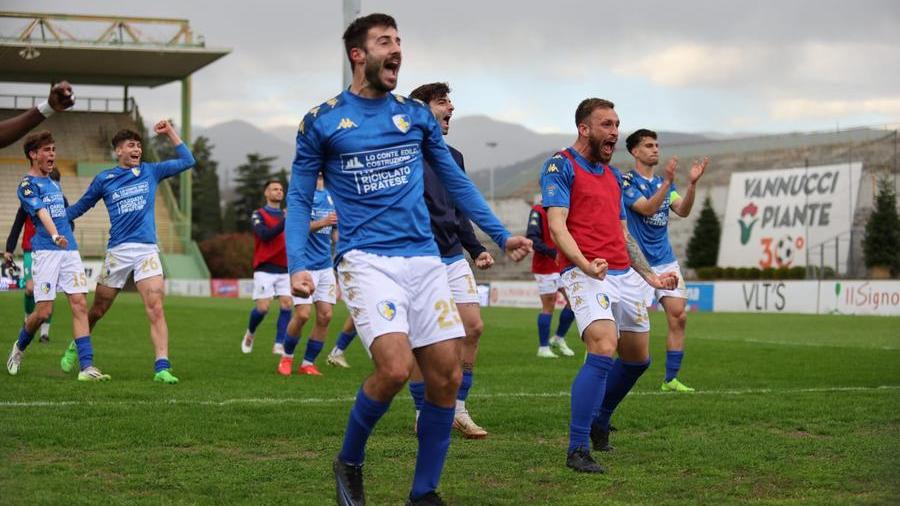 L'esultanza dei biancazzurri al termine dell'incontro (foto Binoy Toroucly)