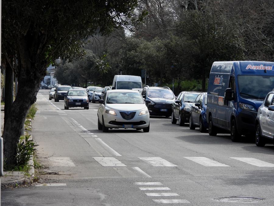
	Auto in transito e in viale Repubblica

