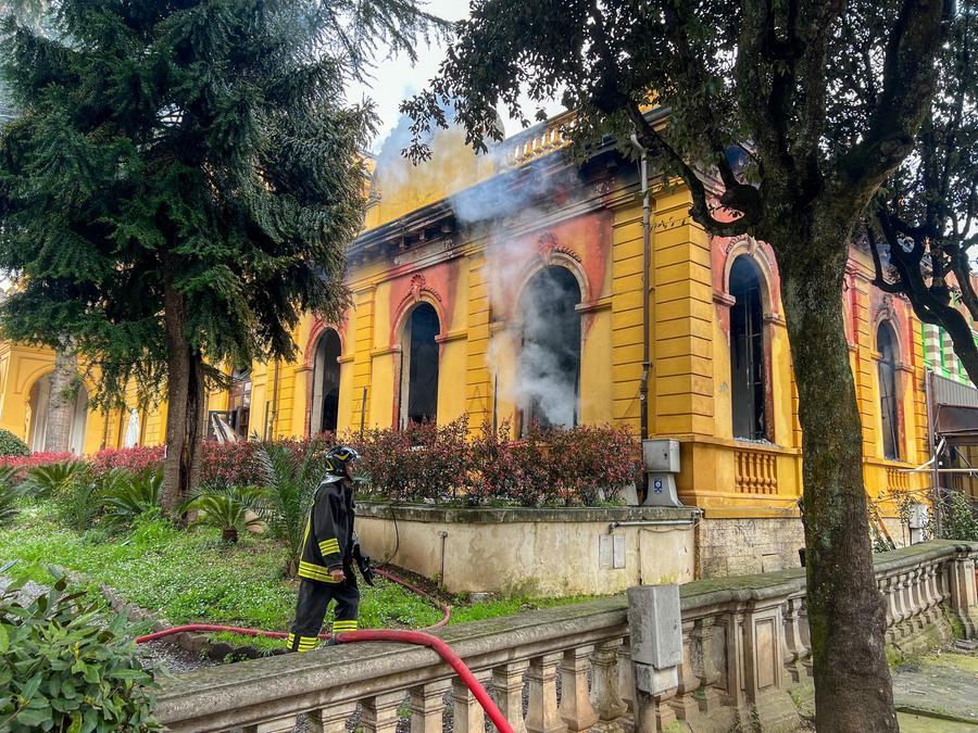
	Montecatini, il locale Principe dopo le fiamme (foto Paolo Nucci)

