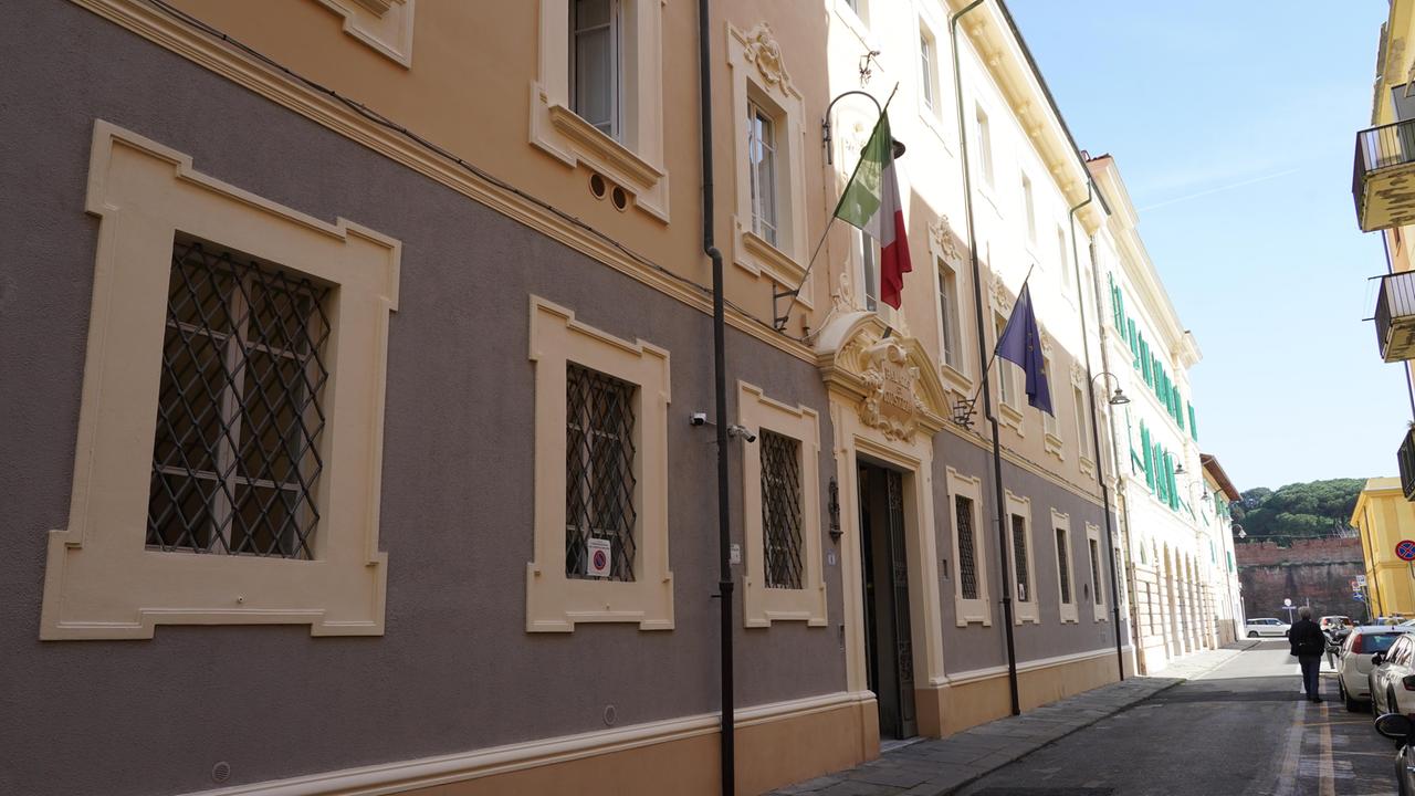 L’ingresso del tribunale penale di Livorno (foto d’archivio)