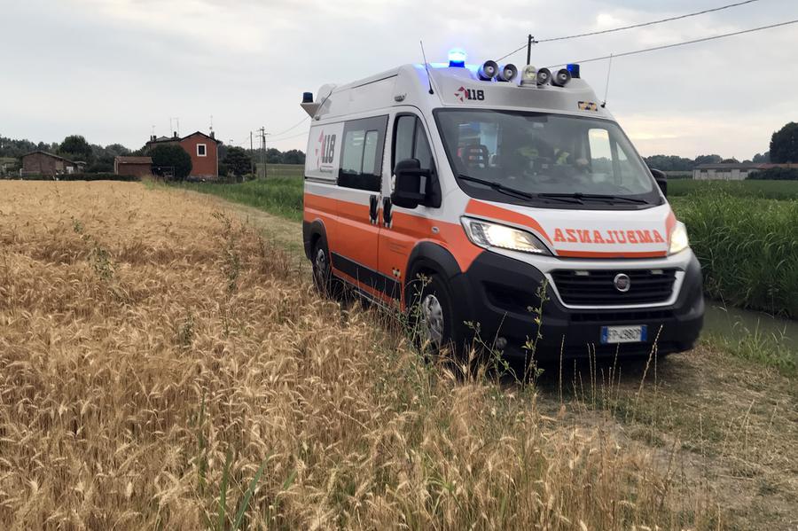 Incidente fra un’auto e una moto a Bondeno, l’autista si dilegua sotto shock