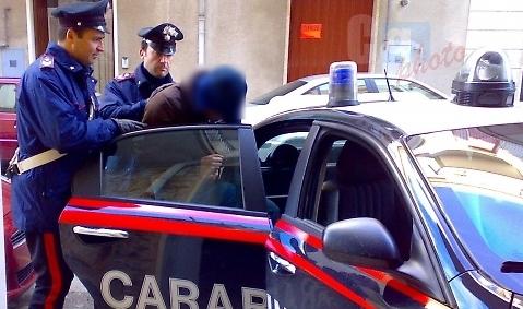 Nella foto un arresto dei carabinieri (foto di repertorio)