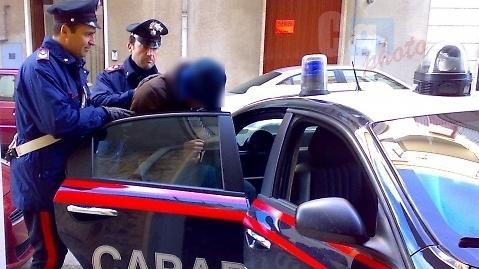 Nella foto un arresto dei carabinieri (foto di repertorio)