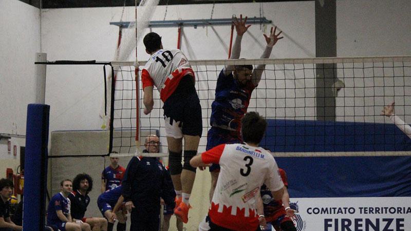 Una schiacciata di Alpini nella partita vinta dalla Kabel contro Sesto Fiorentino