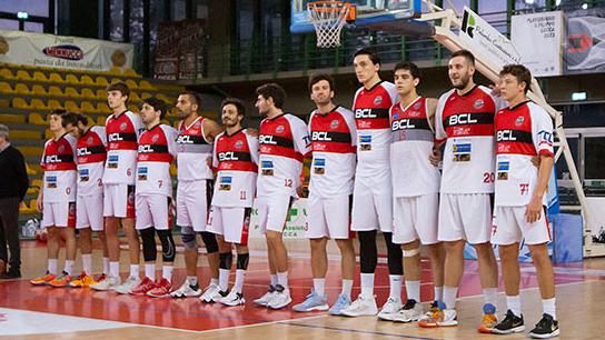 Bc Lucca deve tornare al successo in tempi rapidi se non vuole vedere svanire le possibili di accedere ai playoff Barsanti e compagni battuti ancora una volta in Piemonte da una formazione giovane con Benzoni come chioccia