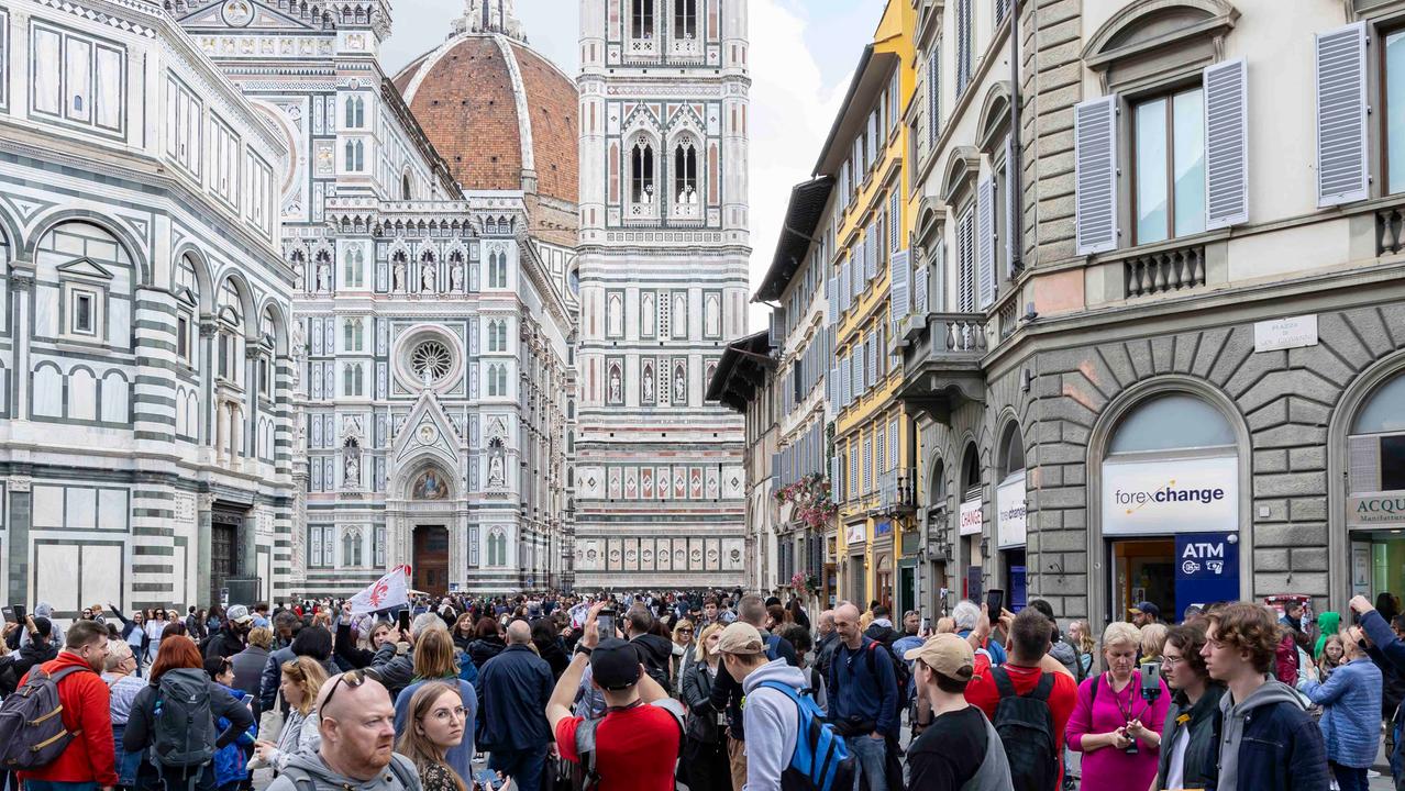Turismo in Toscana, sei mesi record. A Pasqua verso il sold out: dalla costa alle città d’arte, oltre 500 eventi porteranno 3 milioni di persone