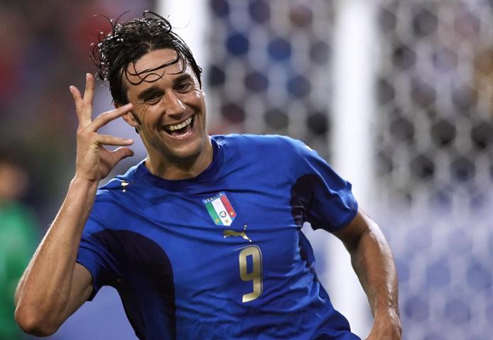 Reggio Emilia, Luca Toni tenuto fuori dalle Onde Chiare col suo cane: «È assurdo»