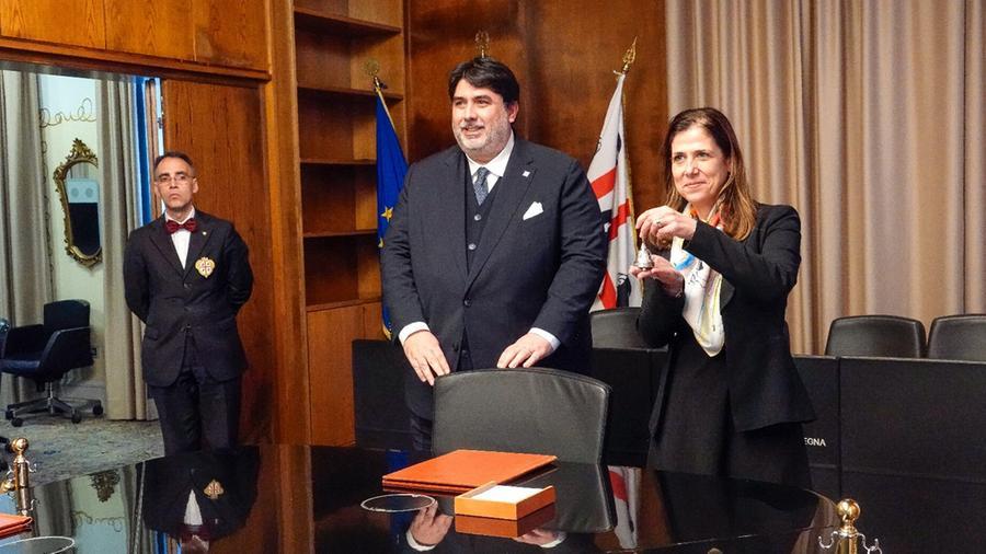 
	Il passaggio di consegne tra l'ex presidente Christian Solinas e la neo governatrice Alessandra Todde

