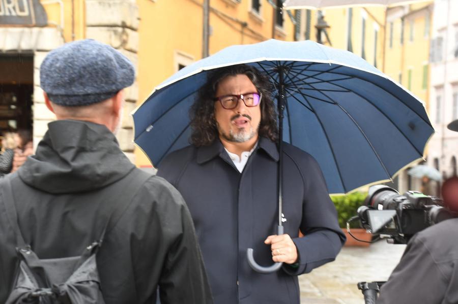 Alessandro Borghese a Carrara nel secondo giorno di riprese (foto Claudio Cuffaro)