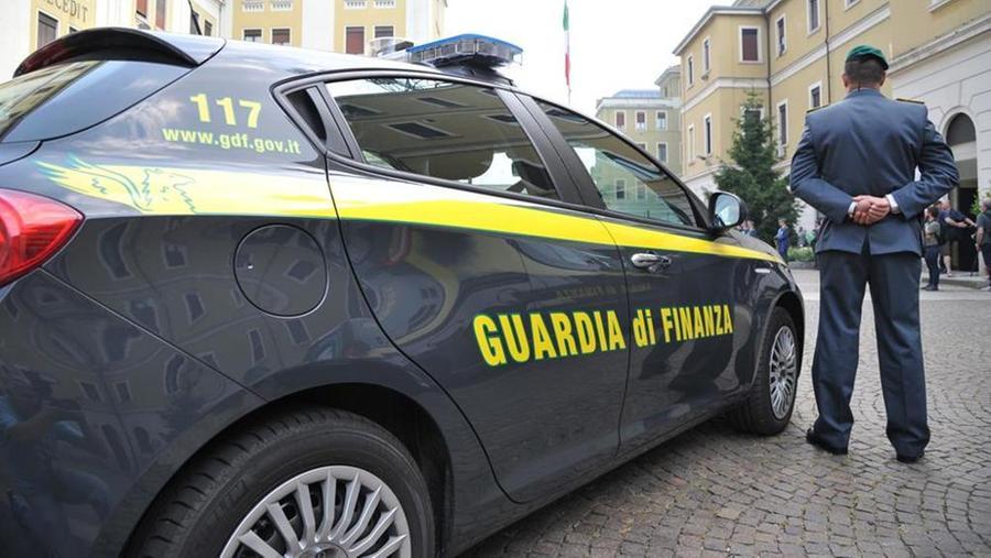 Grosseto: maxisequestro della finanza, ritirati dal commercio quasi 40mila prodotti