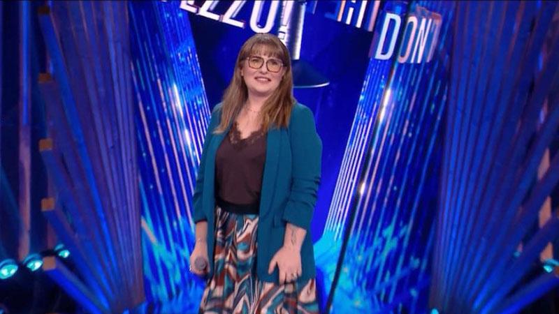 Sara Bonanno, barista e cantante grossetana, in un frame della puntata del programma con Gabriele Corsi