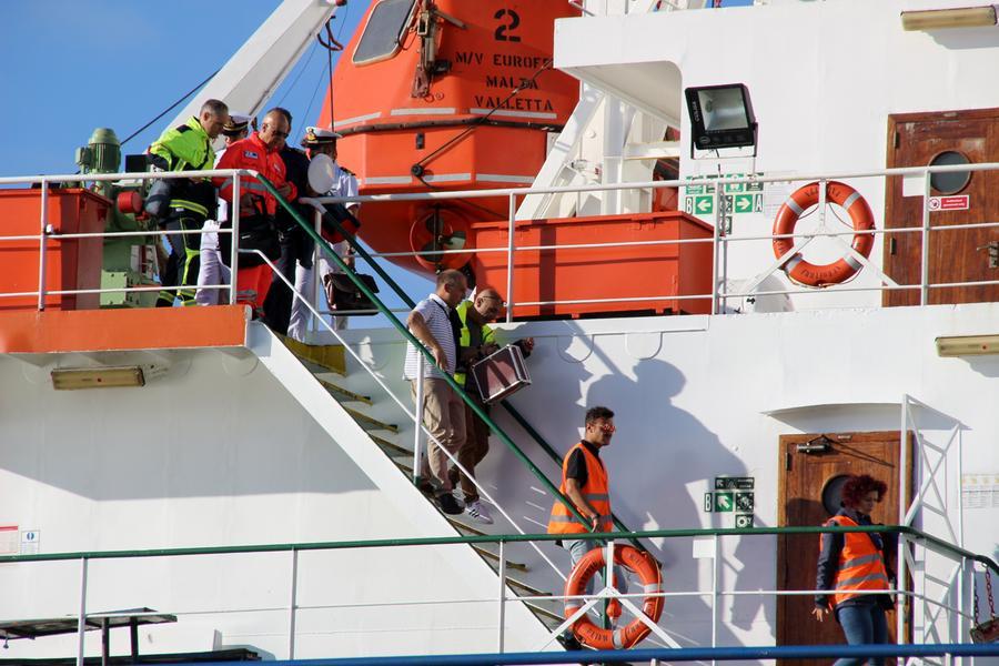 
	I soccorritori a bordo del cargo&nbsp;

