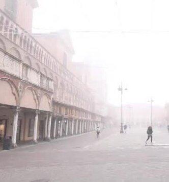 Che tempaccio, tra afa e nebbie vivere a Ferrara è meno bello