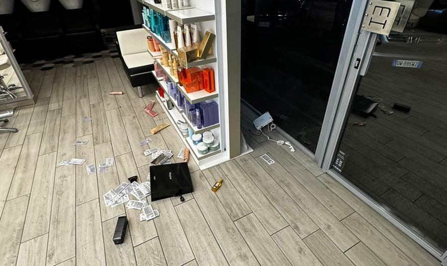 
	I danni all'interno del negozio

