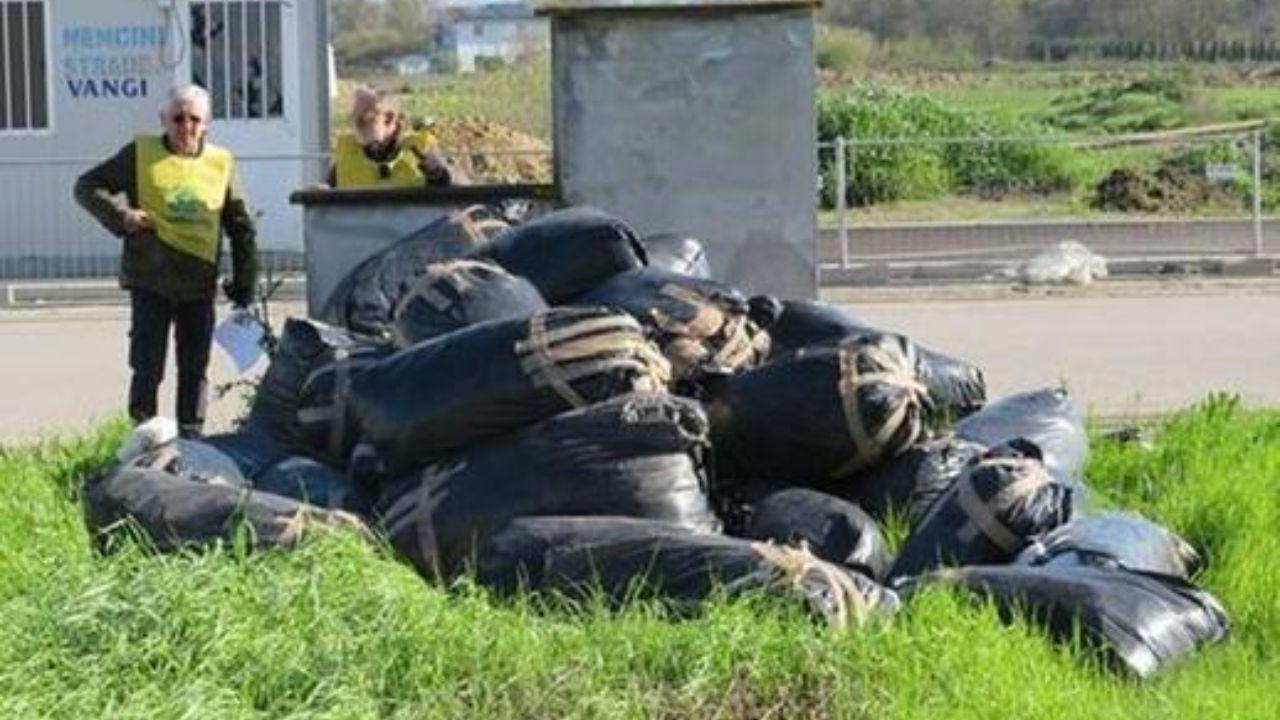 I sacchi abbandonati a Quarrata e i volontari di Legambiente