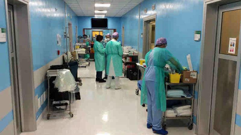 Una corsia di ospedale (archivio)