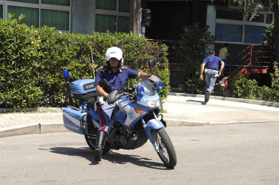 
	Un agente dei "Falchi" della Squadra mobile

