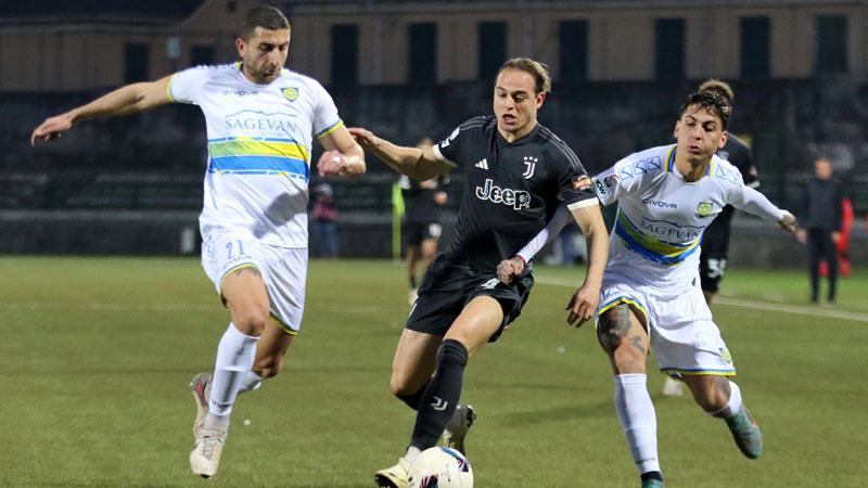 Coppolaro e Illanes chiudono su un avversario