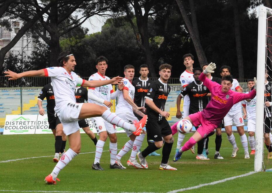 Capitan Riccardo Cretella in azione (foto Agenzia Bf)