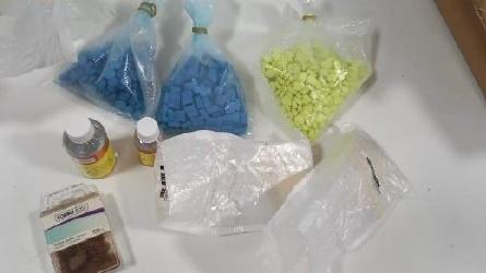 Prato, arrestati due spacciatori di amfetamine: in casa oltre in chilo di droga
