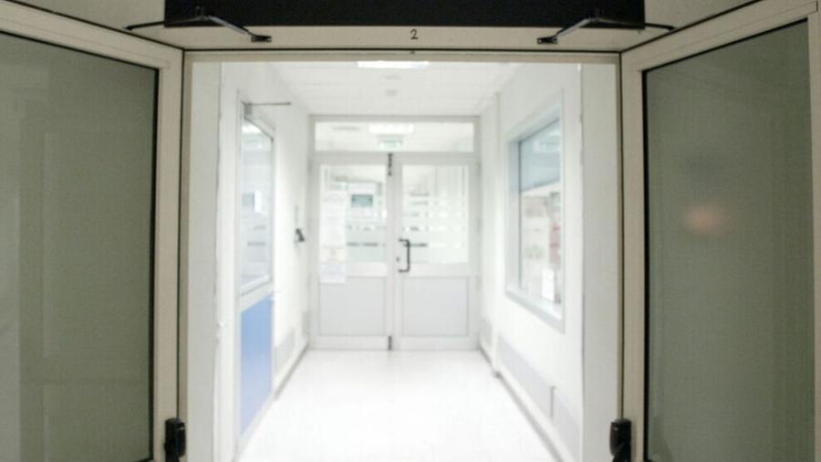 Pisa, aggressione al Santa Chiara: dottoressa picchiata da una paziente dove venne uccisa Barbara Capovani