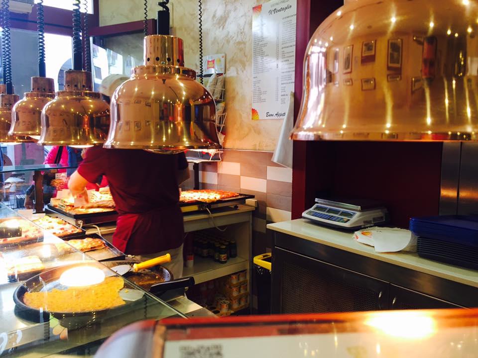 La pizzeria "Il ventaglio" di via Grande (foto d'archivio)