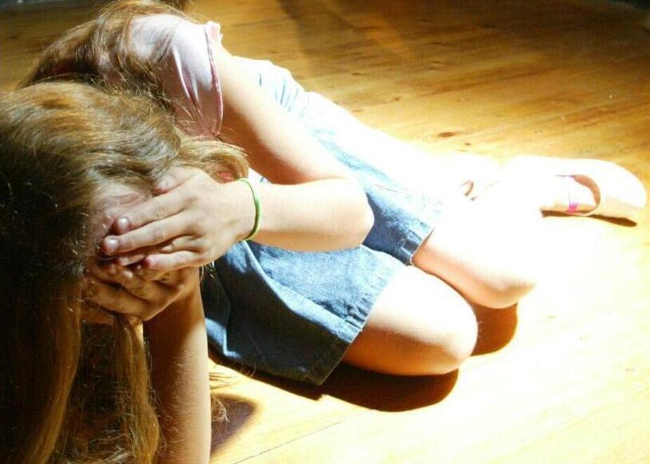 Modena, gioca con gli amici poi l’incubo: stupro di gruppo sulla 17enne