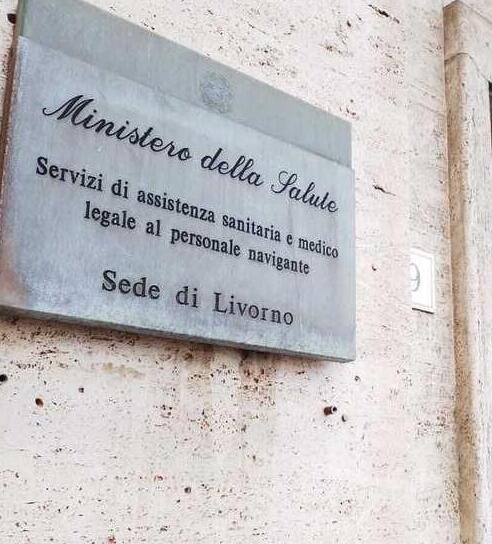 Livorno, soldi per i falsi certificati medici: chi è l’infermiere condannato e il sistema di cui è accusato