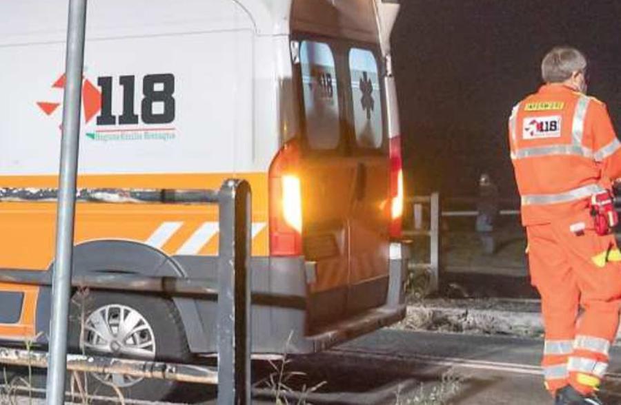 Schianto in auto a Lido Scacchi: da ricostruire la serata del giovane