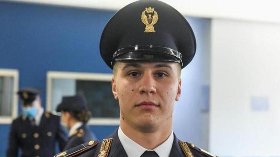 
	Il poliziotto Lorenzo Giusti

