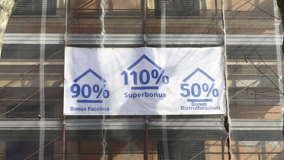 Superbonus, la scadenza di aprile sarà una tagliola: «In Toscana migliaia di condomini a rischio crack»