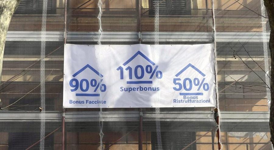 Superbonus, la scadenza di aprile sarà una tagliola: «In Toscana migliaia di condomini a rischio crack»