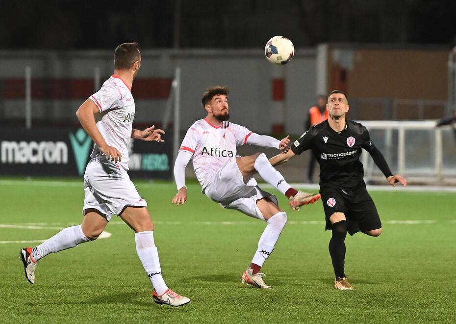 Lucchese si fa il regalo di Pasqua: sbanca Pesaro e rivede i playoff<br type="_moz" />
