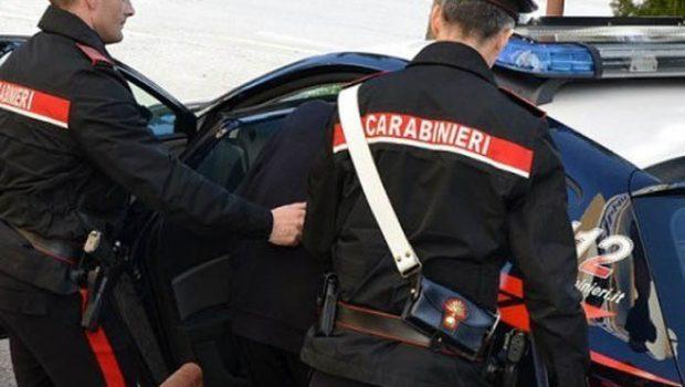 Camaiore, rapina un negozio di ortofrutta: subito arrestato