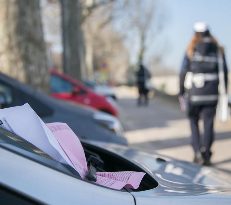 Firenze, 175 multe non pagate: confiscato il suv al collezionista di sanzioni