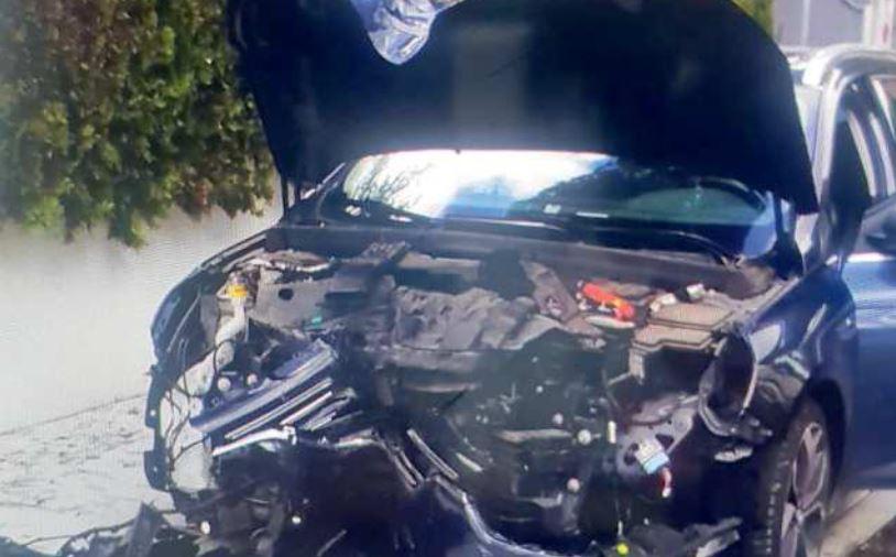 Lido Spina, con l’auto contro il palo: paura per mamma e bimbi