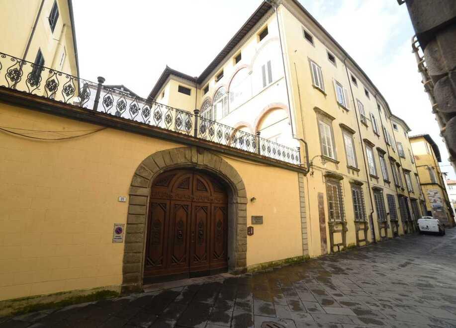 Lucca, all’asta sei appartamenti all’interno di Palazzo Sardi