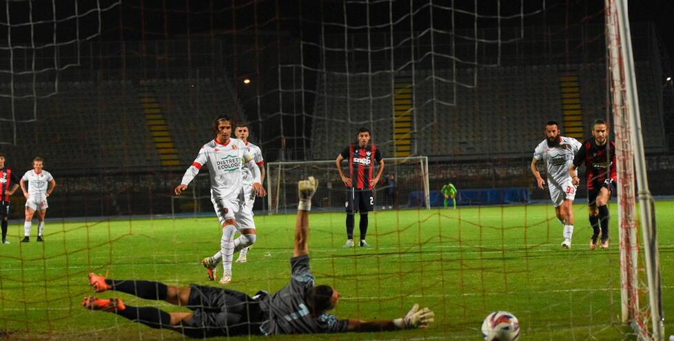 Grifone Continua la “pareggite” S’allontana il sogno della Serie C