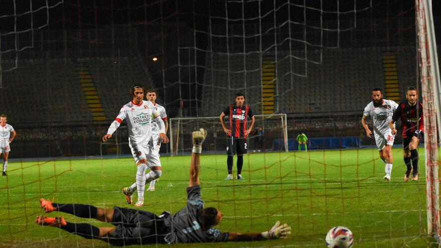 Grifone Continua la “pareggite” S’allontana il sogno della Serie C
