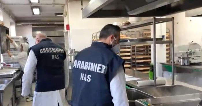 Sassari, controlli dei Nas in tutta l’isola: sequestrati 855 chili di uova e colombe di Pasqua scadute o conservate tra i topi